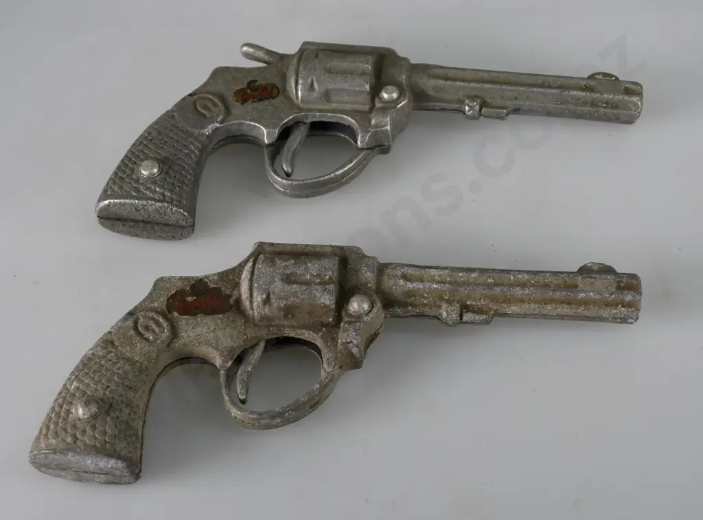 FUN HO LARGE REVOLVERS Image 1++