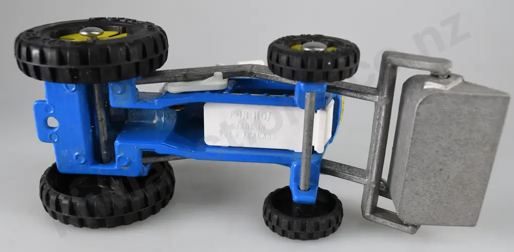 FUN HO RAILWAY BUS & TRACTOR FRONT END LOADER Image 1++