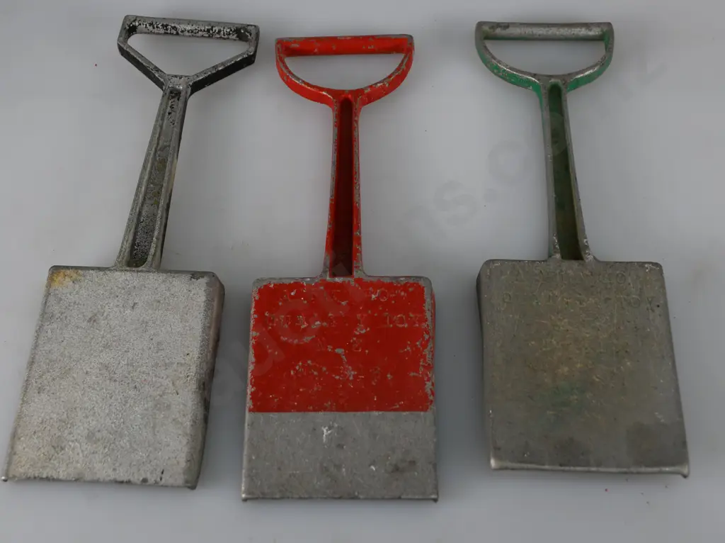 FUN HO ALUMINIUM SHOVELS/SPADES Image 1++