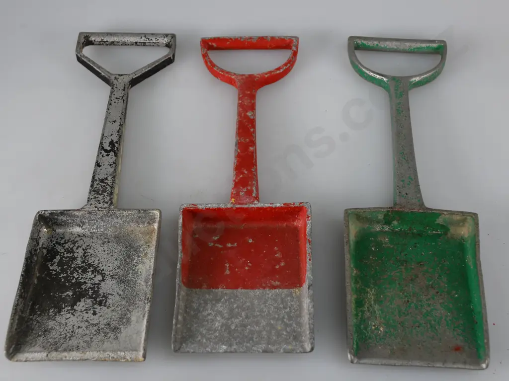 FUN HO ALUMINIUM SHOVELS/SPADES Image 1++