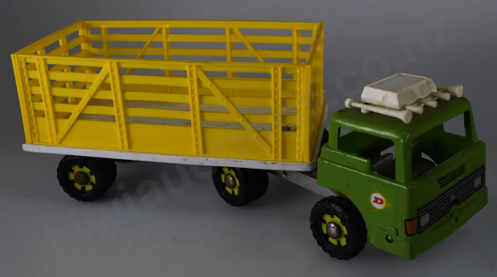 FUN HO FORD ARCTICULATED CATTLE TRUCKS Image 1++