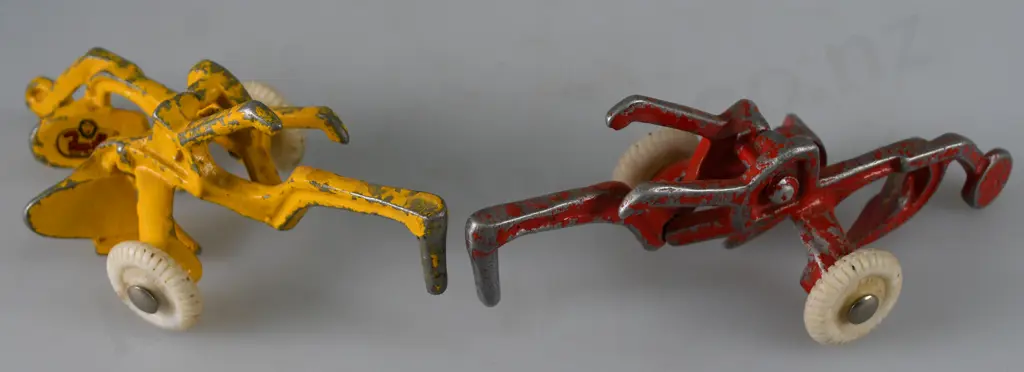 FUN HO FARM IMPLEMENTS FARROW PLOUGHS Image 1++