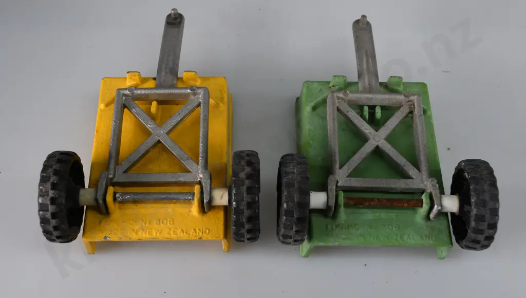 FUN HO SANDPIT TOY TWO WHEELED TRAILERS Image 1++