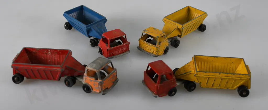 FUN HO  MIDGET FORD SAND DUMPERS Image 1++