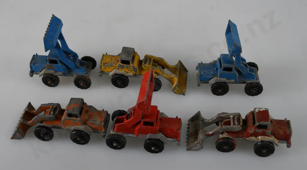 FUN HO MIDGET TRACTOR SHOVELS Image 1++