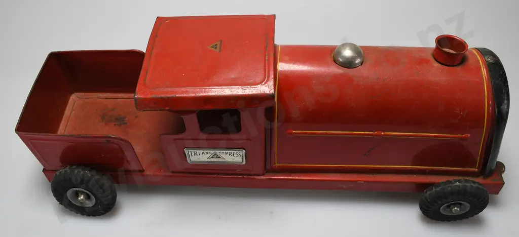 TRI-ANG EXPRESS LARGE TINPLATE LOCOMOTIVE Image 1++