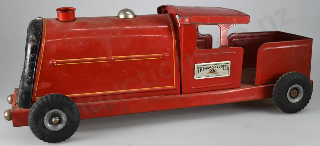 TRI-ANG EXPRESS LARGE TINPLATE LOCOMOTIVE Image 1++