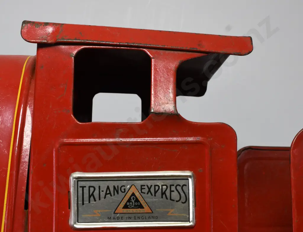 TRI-ANG EXPRESS LARGE TINPLATE LOCOMOTIVE Image 1++