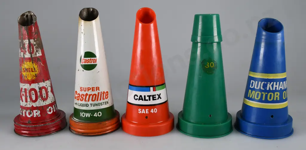 MOTORING OIL BOTTLE POURERS Image 1++