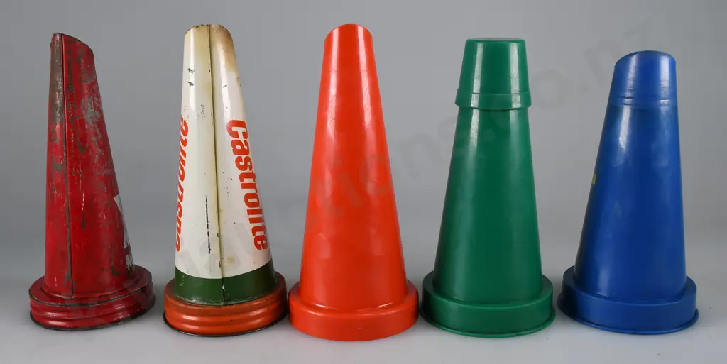 MOTORING OIL BOTTLE POURERS Image 1++
