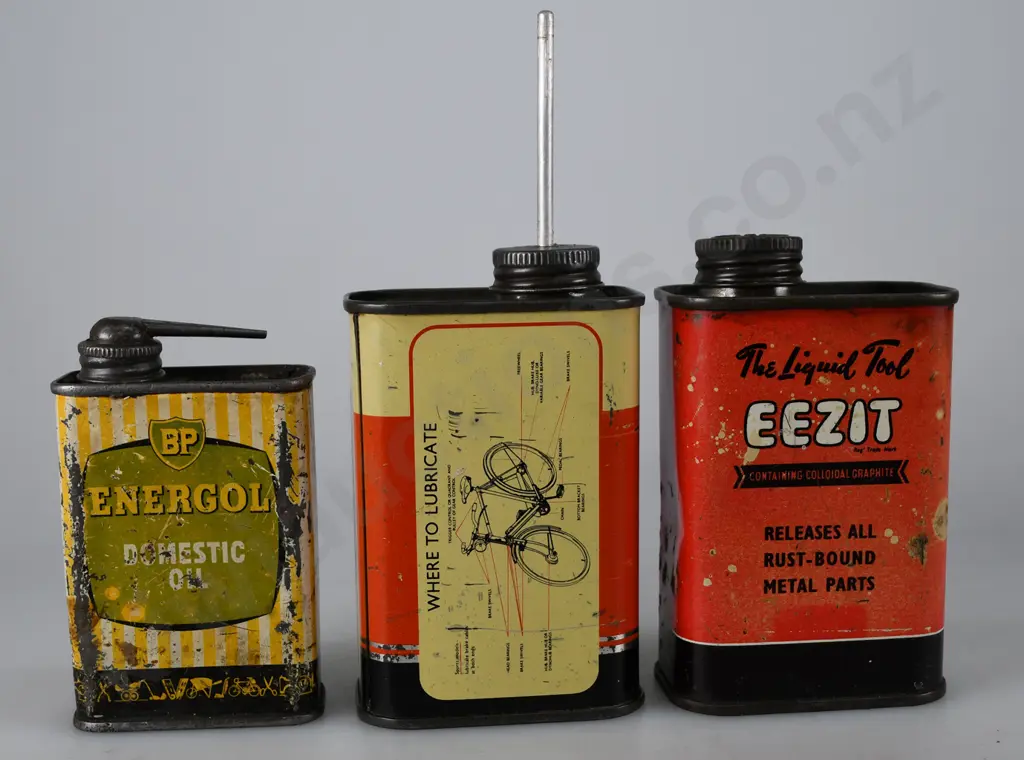 ASSORTED OIL AND MOTORING TINS Image 1++