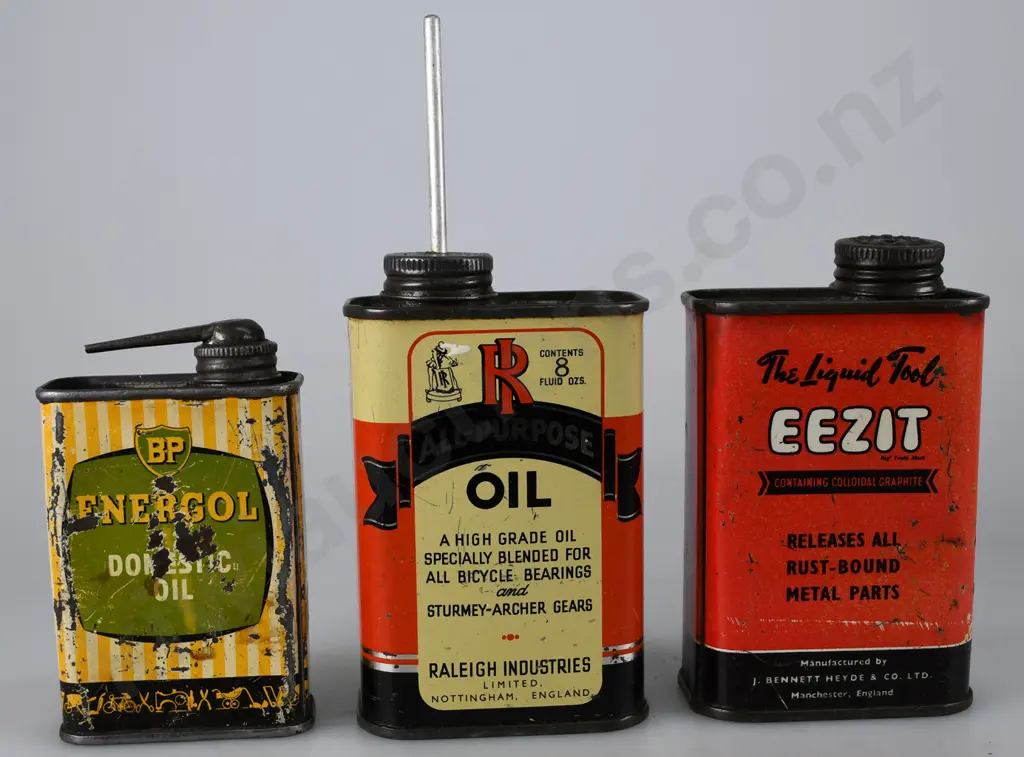 ASSORTED OIL AND MOTORING TINS Image 1++