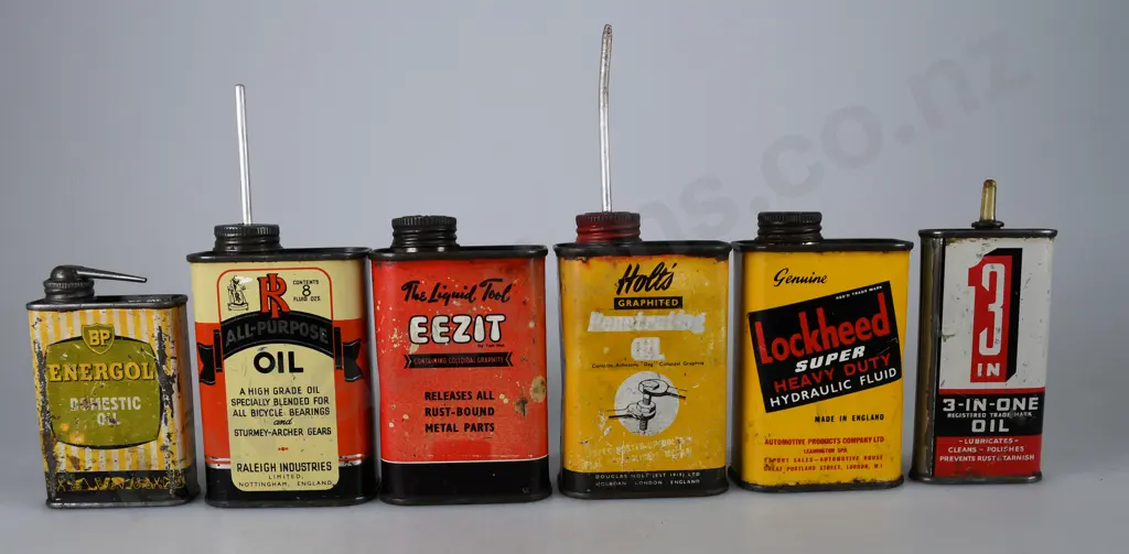 ASSORTED OIL AND MOTORING TINS Image 1++