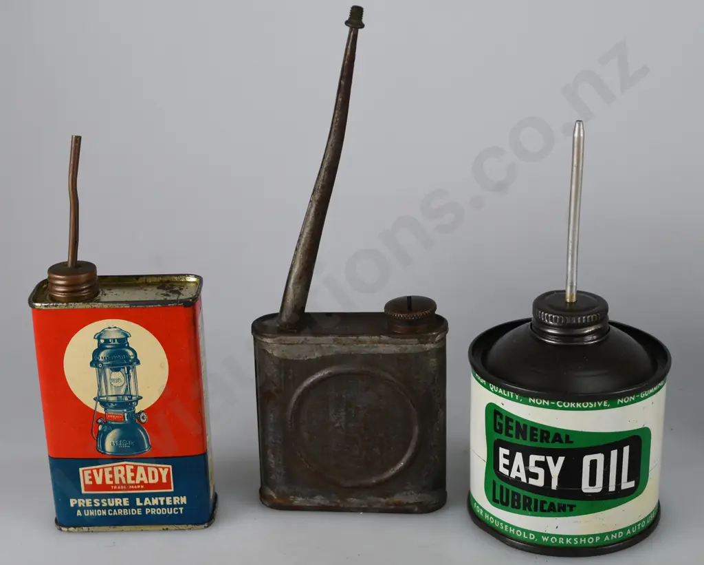 ASSORTED OIL AND MOTORING TINS Image 1++
