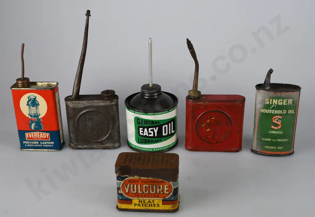 ASSORTED OIL AND MOTORING TINS Image 1++