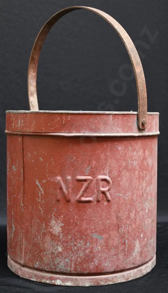 NZR WATER BUCKET FOR FIRE Image 1++