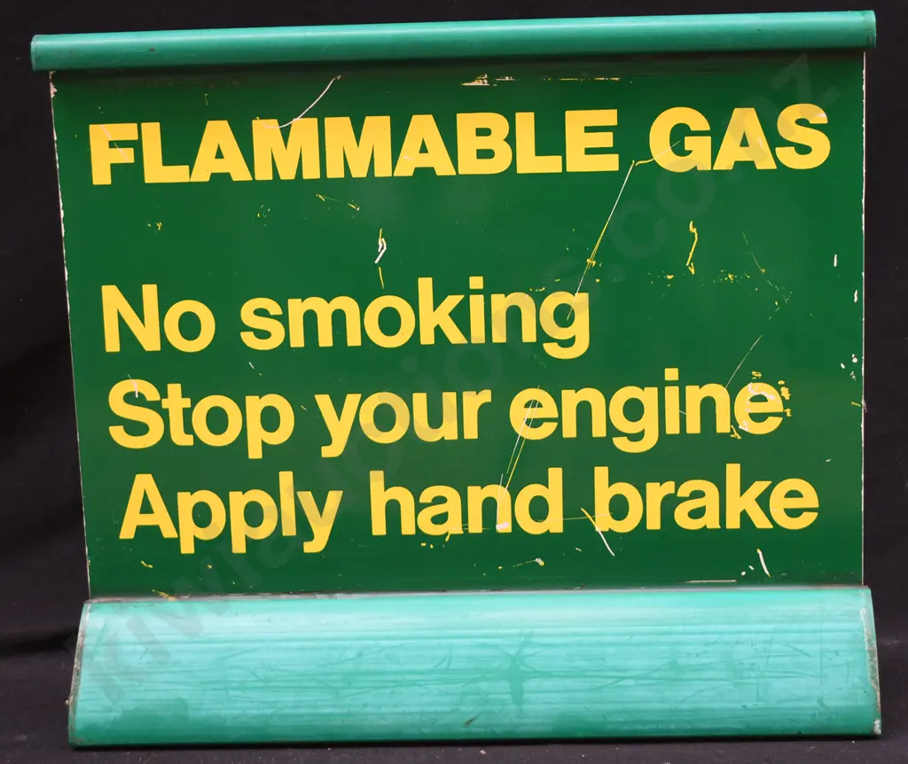 FLAMMABLE GAS PLASTIC SIGN Image 1++