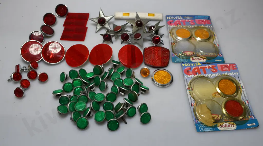ASSORTED REFLECTORS Image 1++