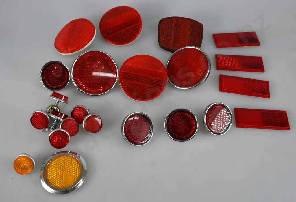 ASSORTED REFLECTORS Image 1++