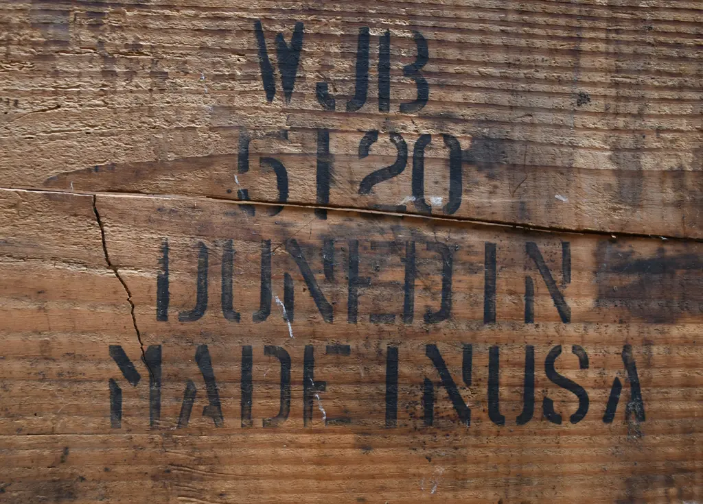 PINETREE BRAND TURPENTINE WOODEN BOX Image 1++