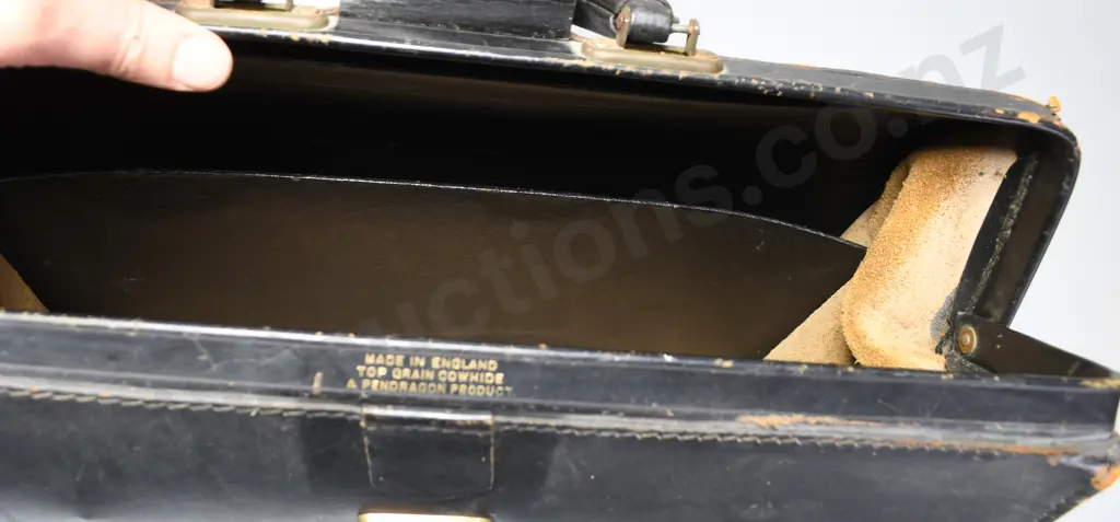 MOBIL OIL CO LTD LONDON LEATHER BRIEF CASE Image 1++