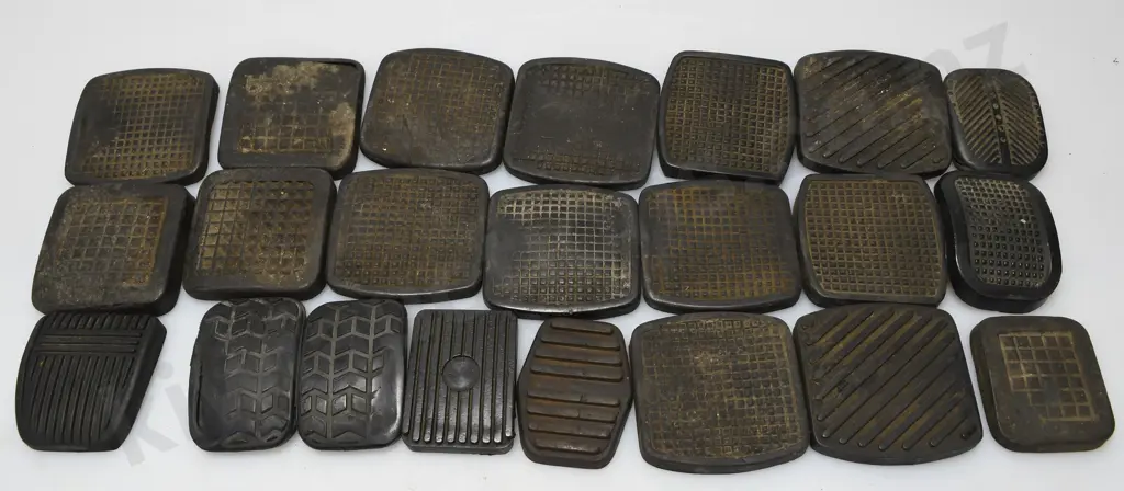 AUTOMOBILE FOOT PEDALS, PLUGS Image 1++