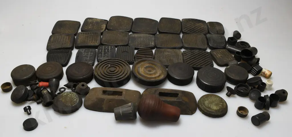 AUTOMOBILE FOOT PEDALS, PLUGS Image 1++