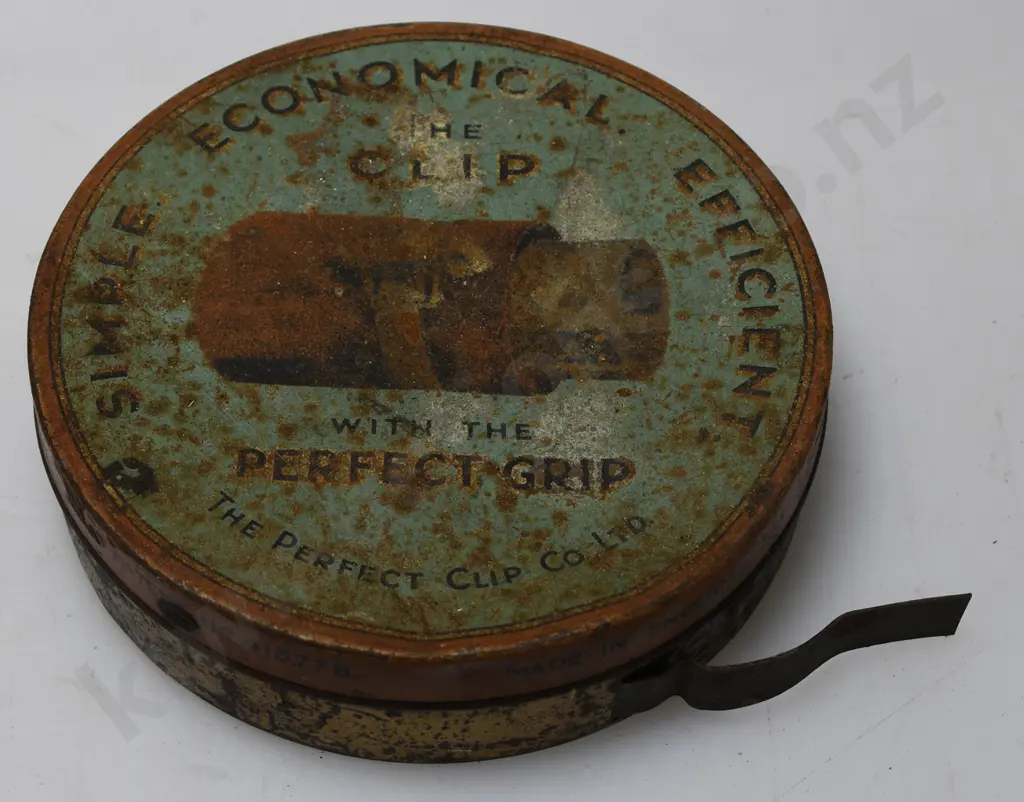 ASSORTED VINTAGE ITEMS Image 1++