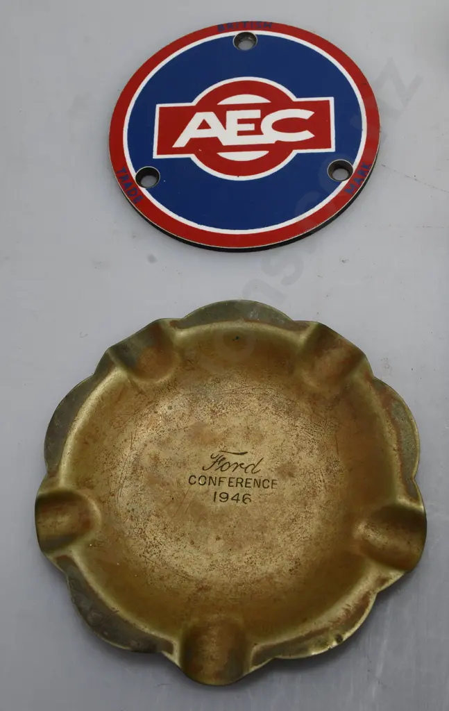 ASSORTED VINTAGE ITEMS Image 1++