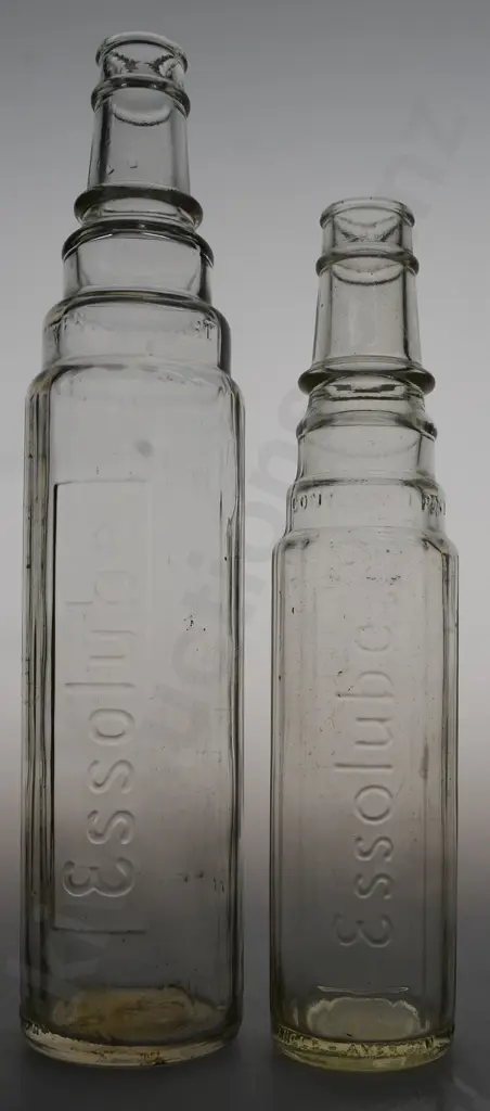 ESSOLUBE QUART AND PINT OIL BOTTLES Image 1++