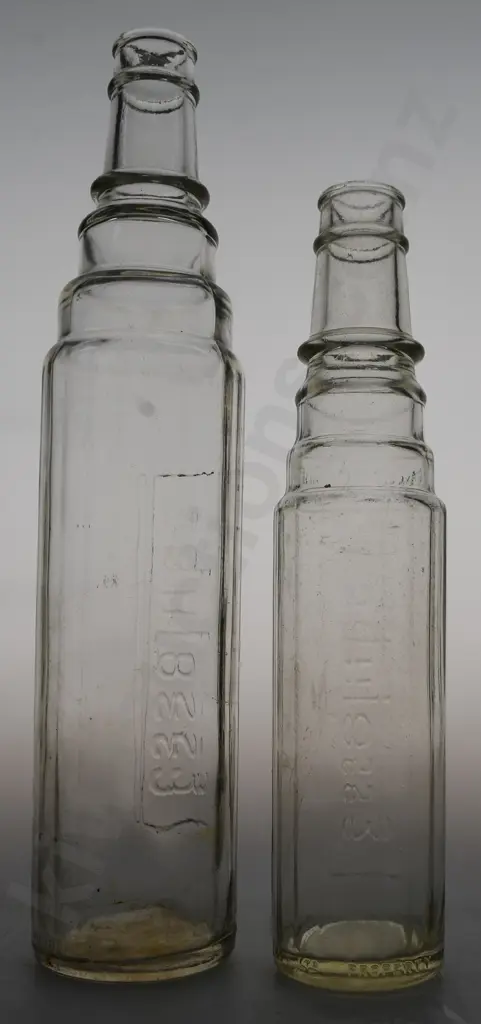 ESSOLUBE QUART AND PINT OIL BOTTLES Image 1++