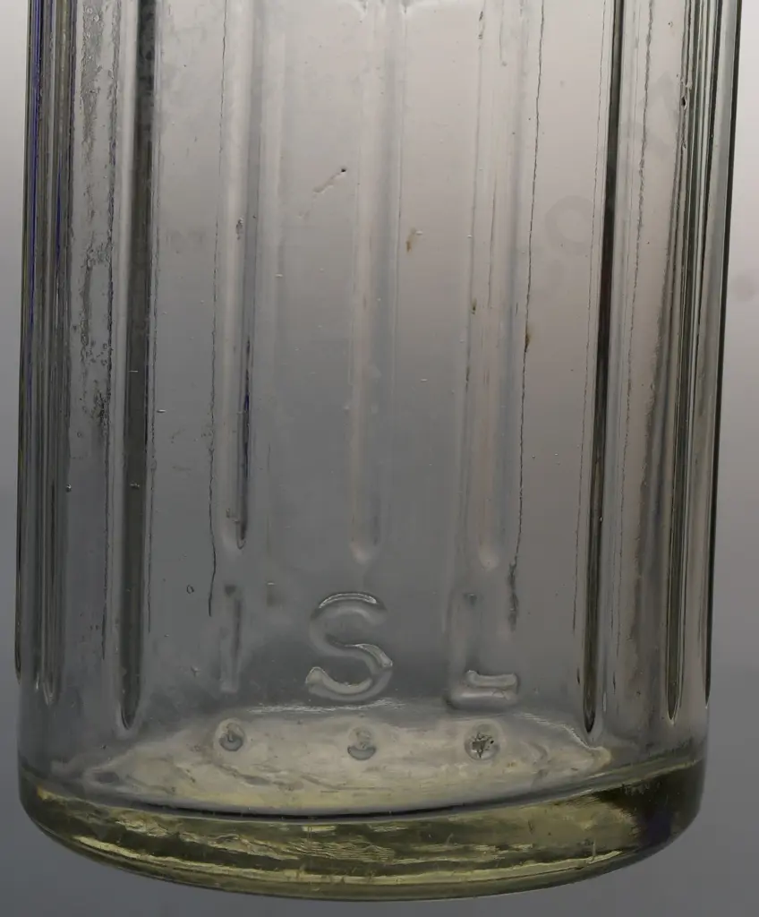 QUART AND PINT OIL BOTTLES Image 1++
