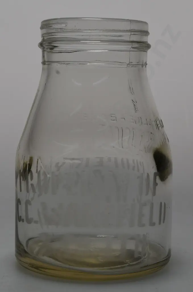 ETCHED WAKEFIELD PINT OIL BOTTLE Image 1++