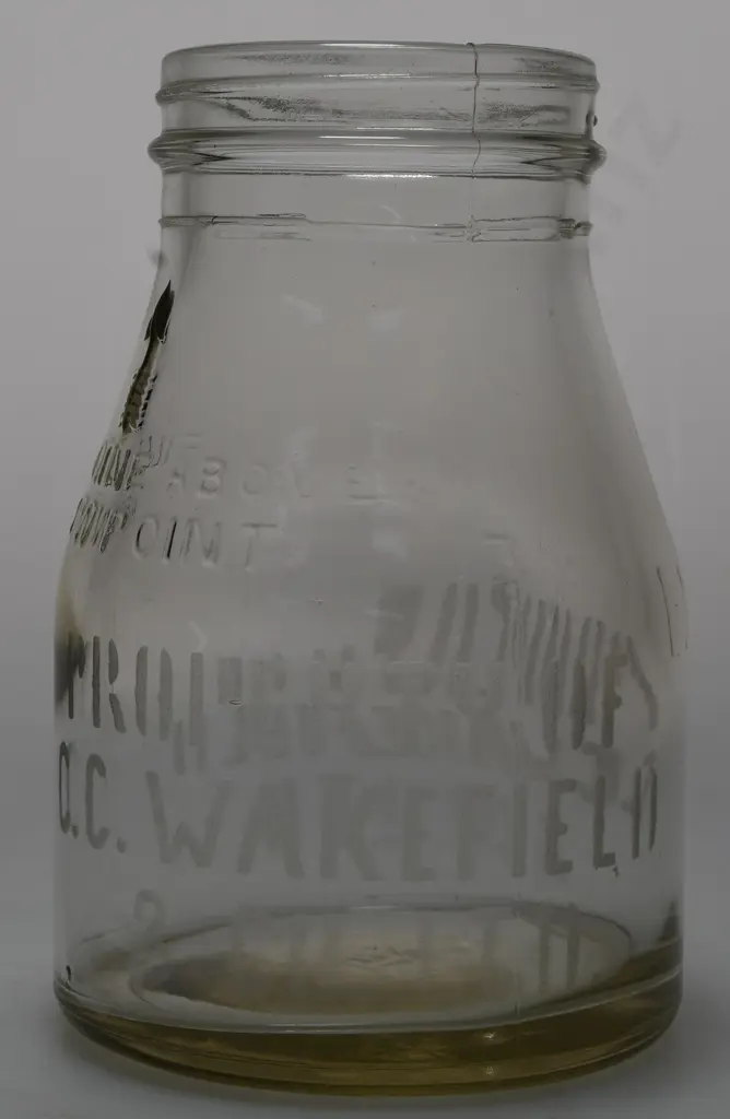ETCHED WAKEFIELD PINT OIL BOTTLE Image 1++