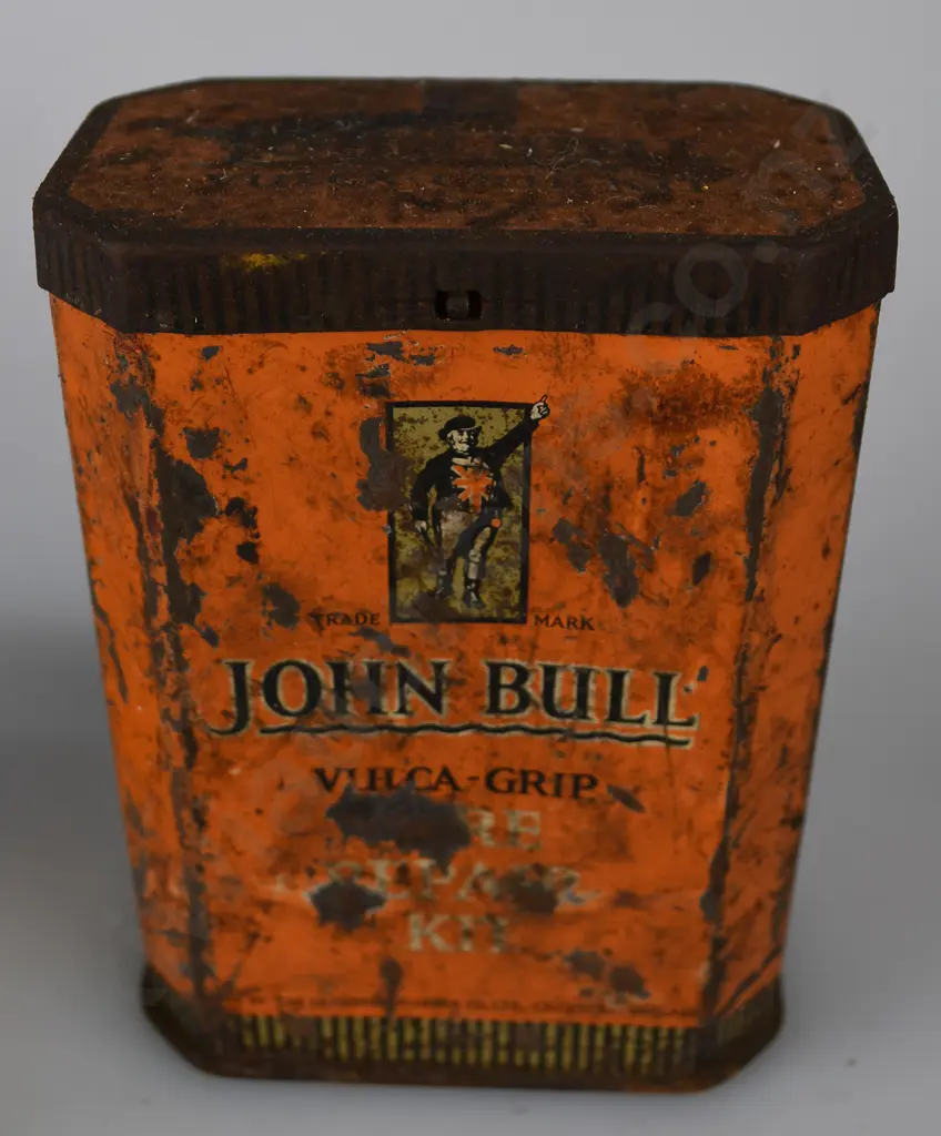 ASSORTED VINTAGE TINS Image 1++