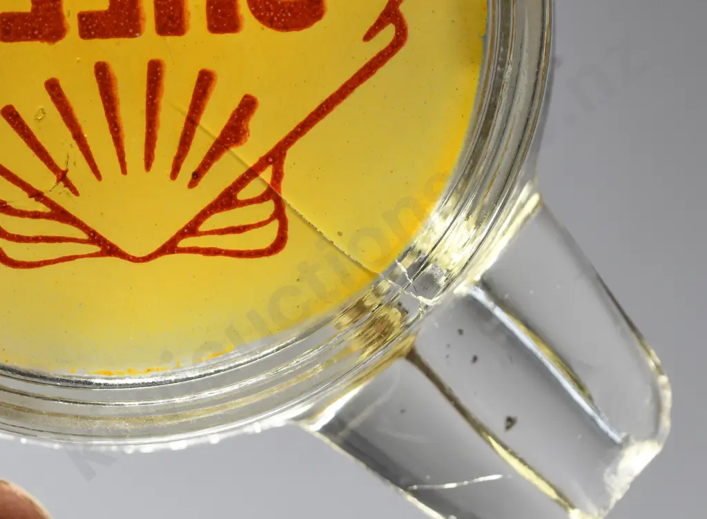 SHELL GLASS ASHTRAY Image 1++