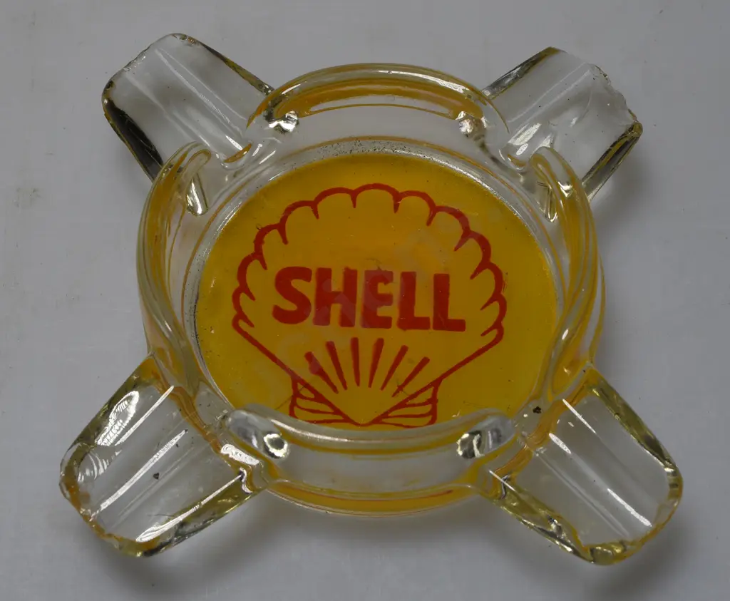 SHELL GLASS ASHTRAY Image 1++