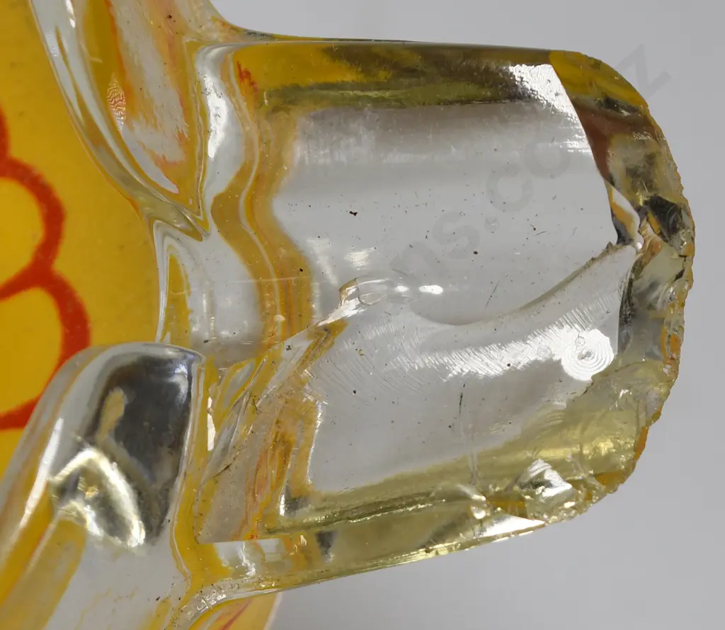 SHELL GLASS ASHTRAY Image 1++