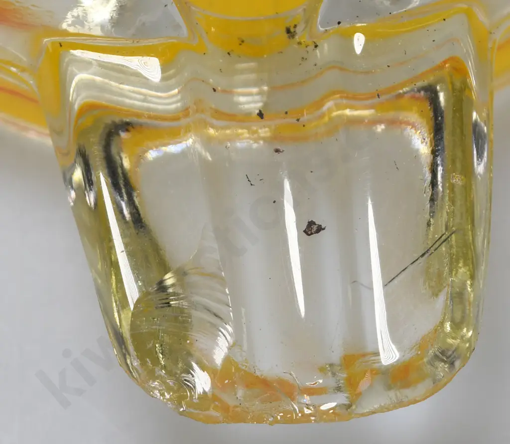 SHELL GLASS ASHTRAY Image 1++