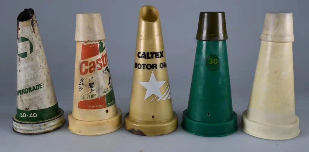 MOTORING OIL BOTTLE POURERS Image 1++