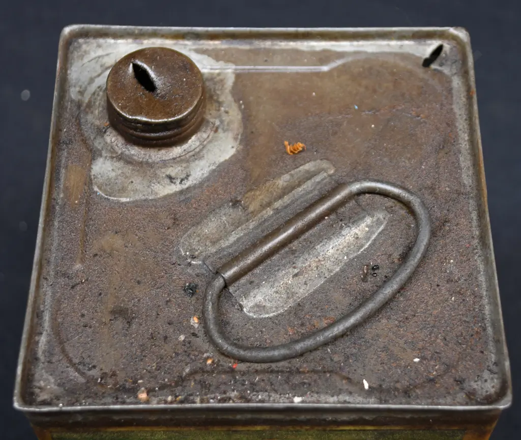 ASSORTED VINTAGE TINS Image 1++