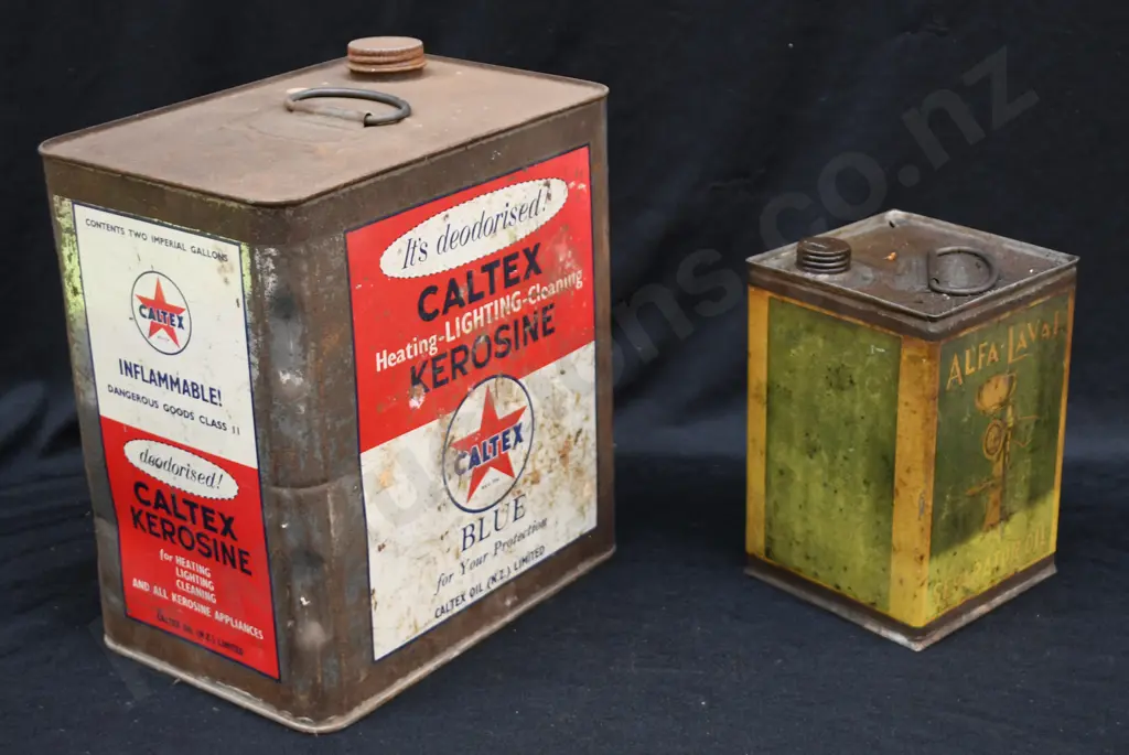 ASSORTED VINTAGE TINS Image 1++