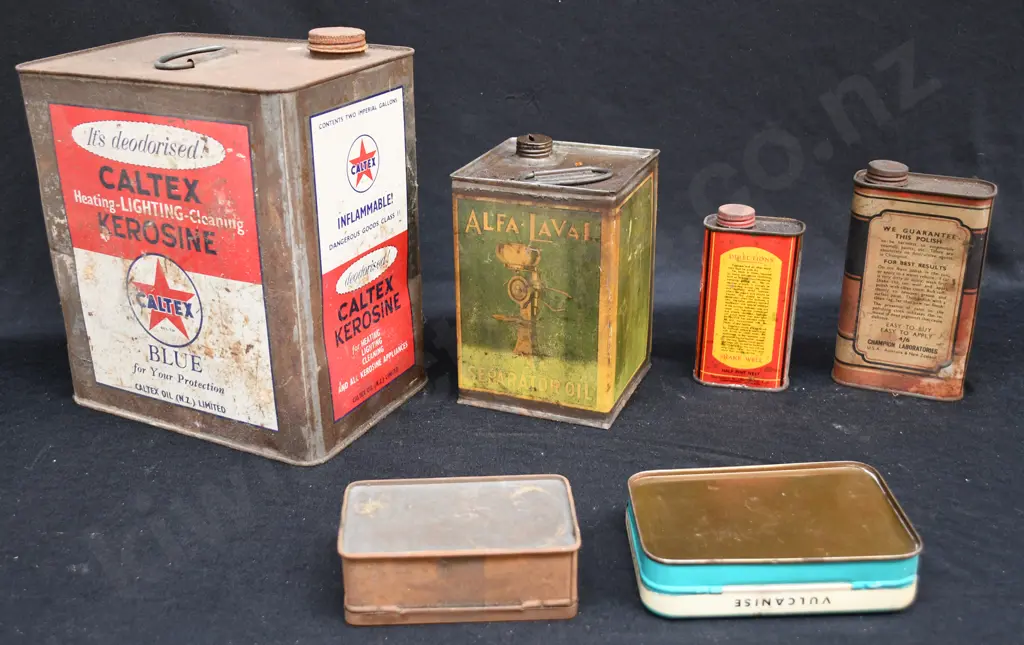 ASSORTED VINTAGE TINS Image 1++