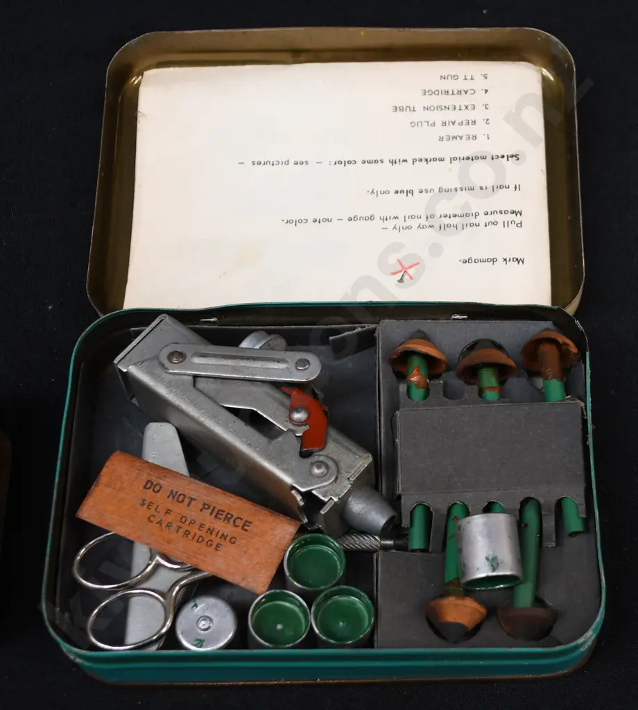 ASSORTED VINTAGE TINS Image 1++