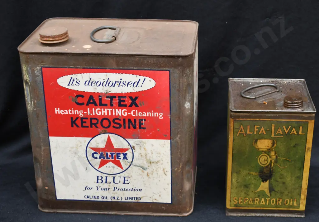 ASSORTED VINTAGE TINS Image 1++