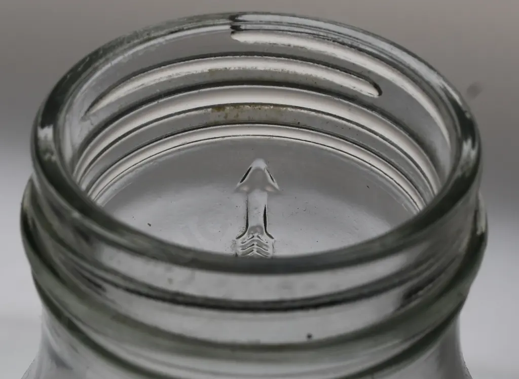 QUART CASTROL OIL BOTTLE Image 1++
