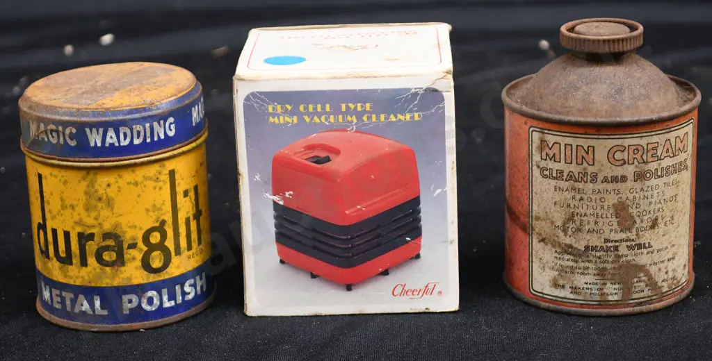 ASSORTED VINTAGE TINS Image 1++