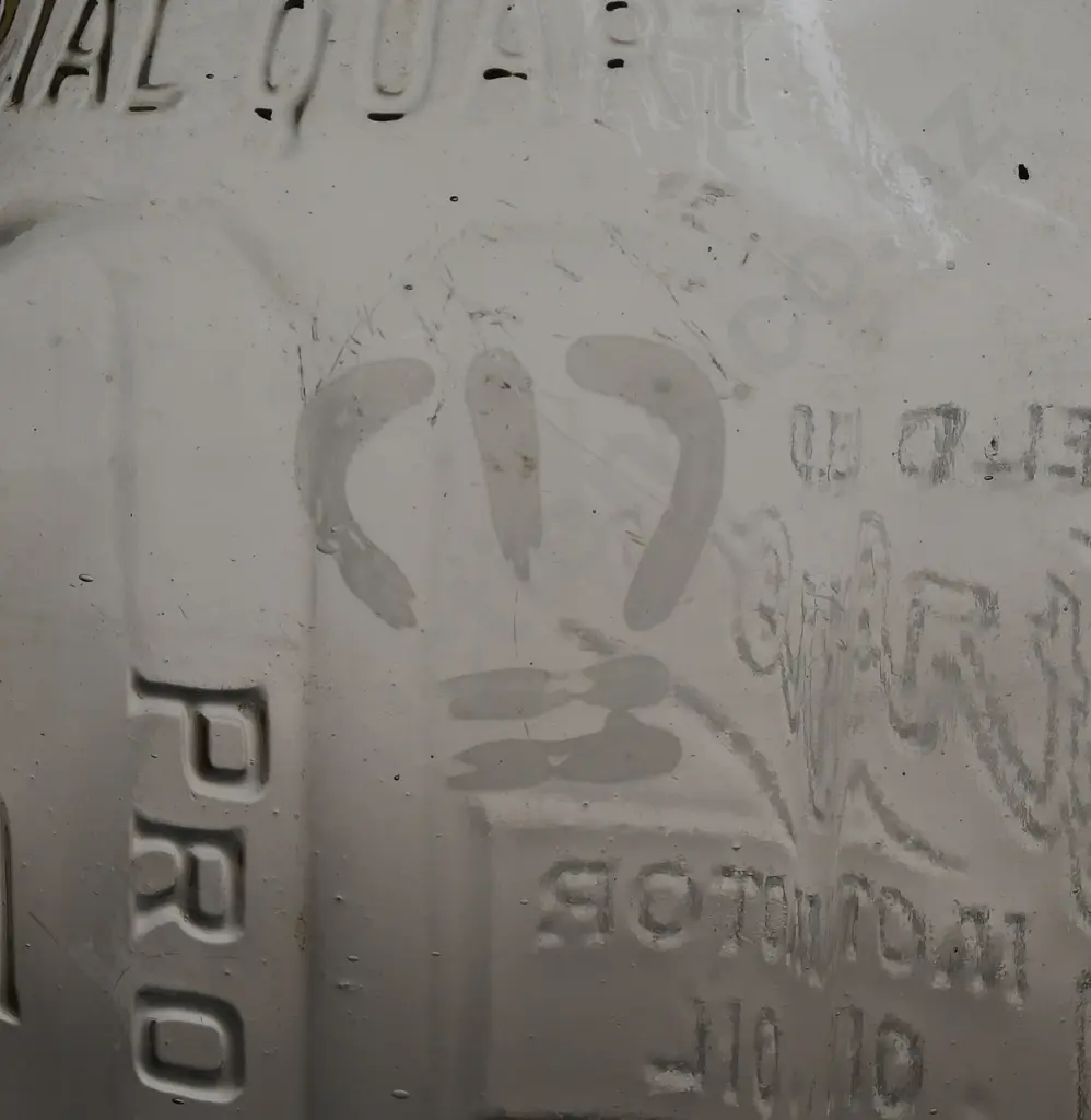 WAKEFIELD CASTROL QUART OIL BOTTLE Image 1++
