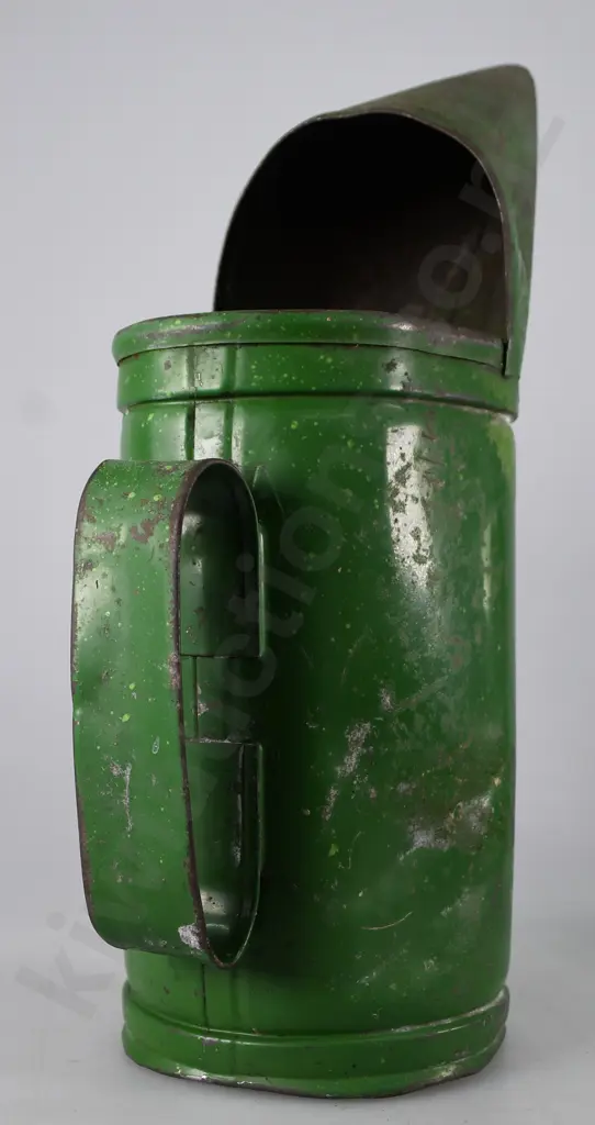 CASTROL OIL AND MOTORING POURER AND TINS Image 1++