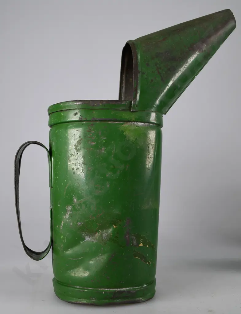 CASTROL OIL AND MOTORING POURER AND TINS Image 1++